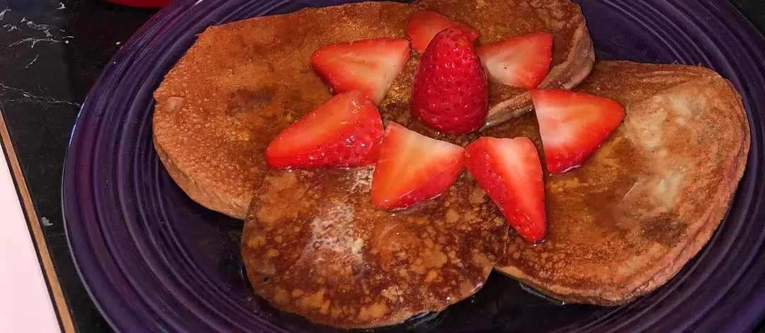 Protein pancakes with fresh strawberries